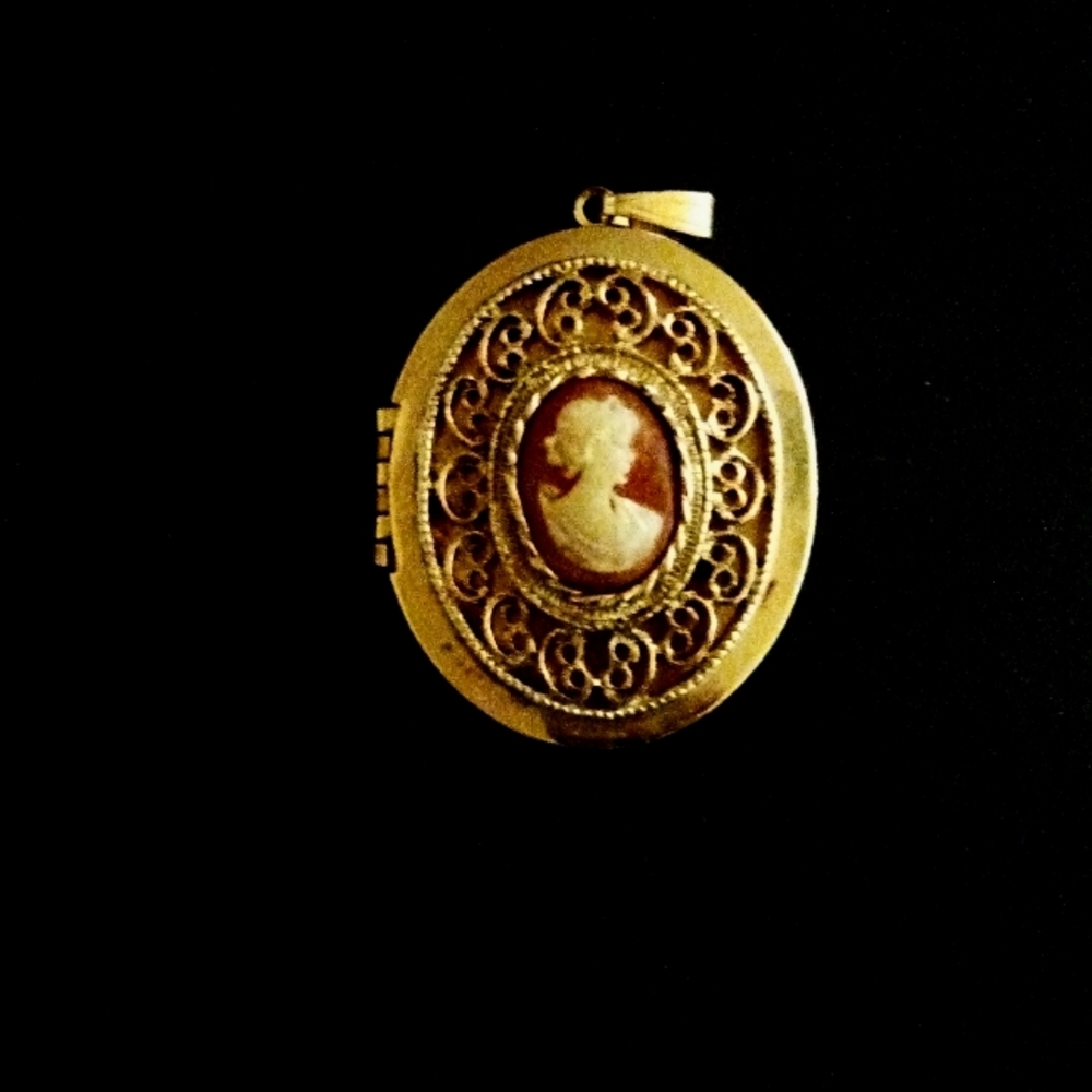 Faux Cameo Locket